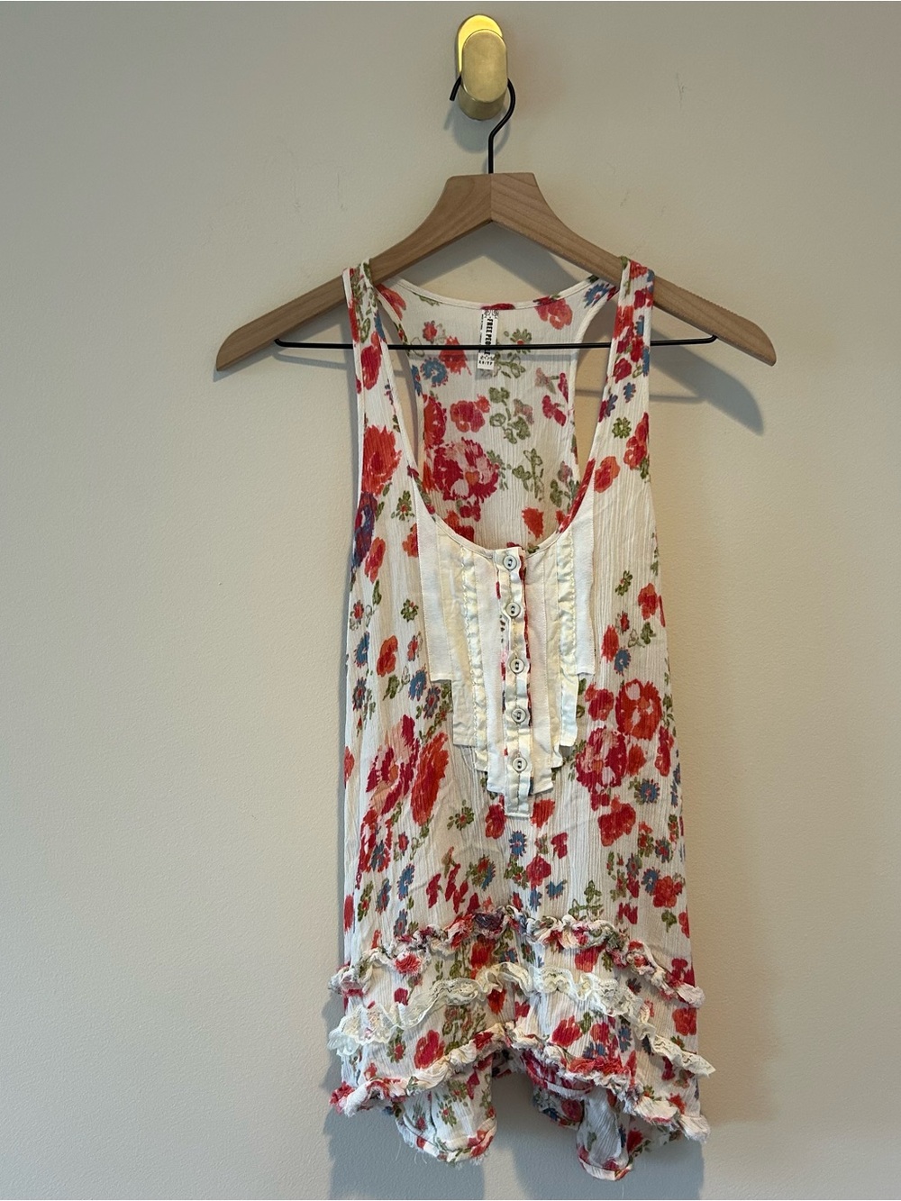 Free People BlouseWhite Floral Ruffle Tank Top Razorback Ruffle with Red Flowers